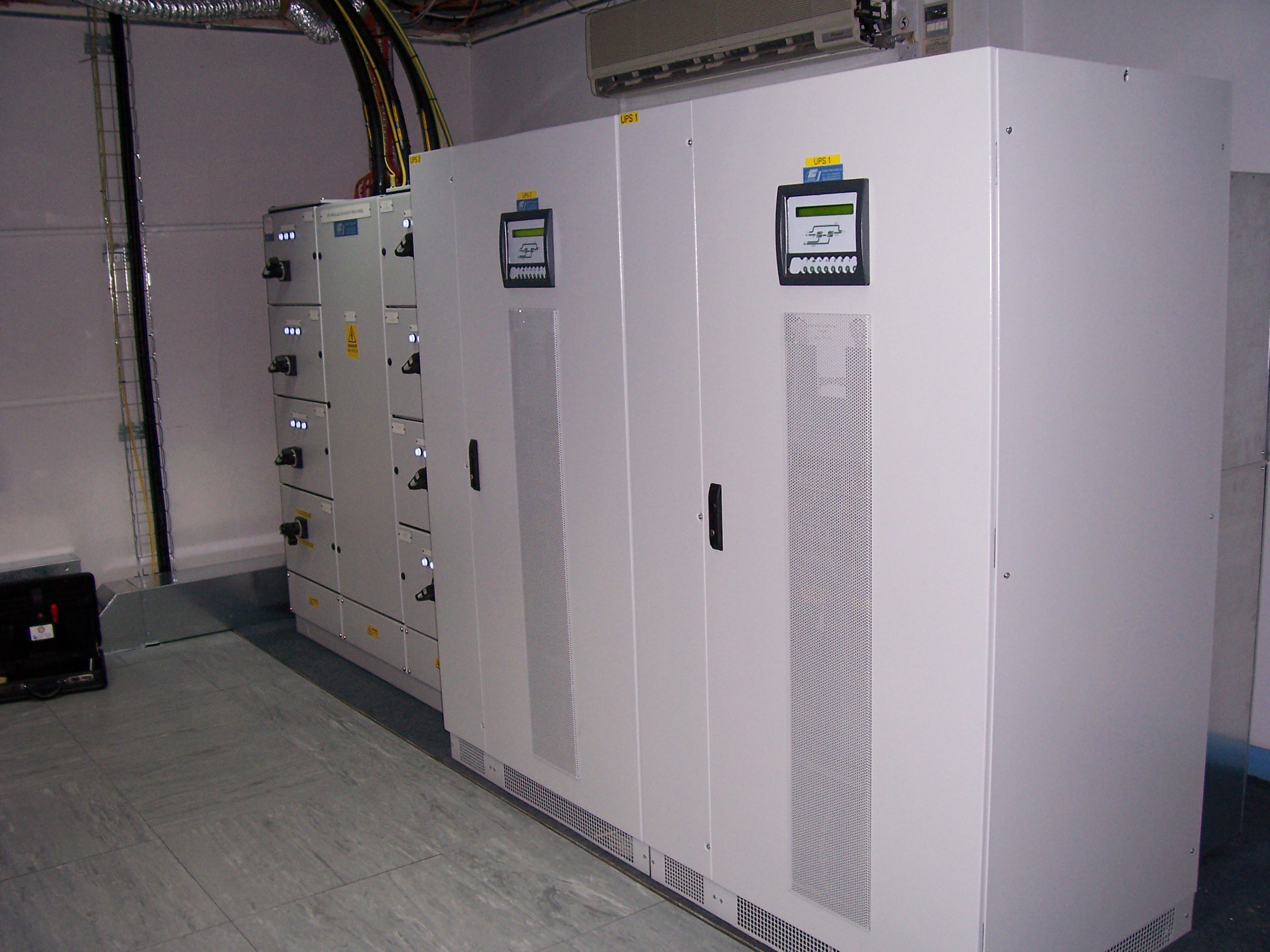 hệ thống điện không gián đoạn (UPS)