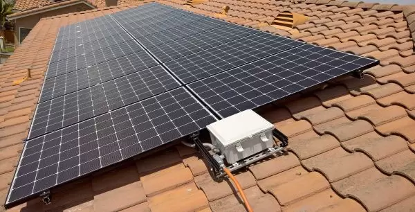 UPS trong hệ thống năng lượng mặt trời